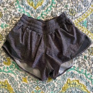 Lululemon Hotty Hot 2.5” Shorts